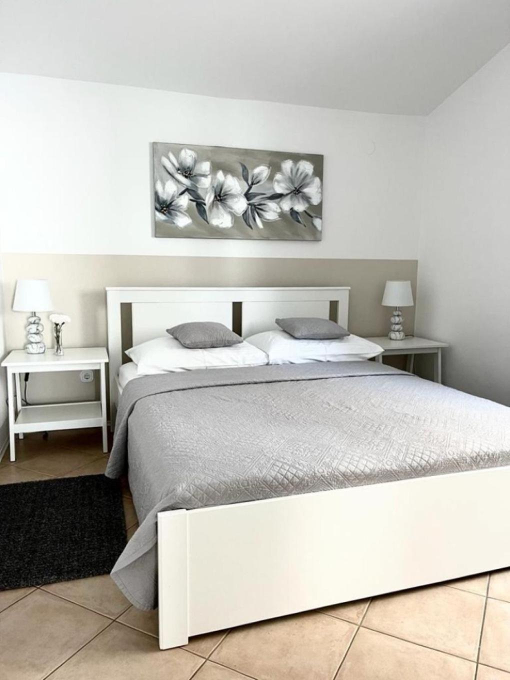 Apartments Josip Drage Exterior photo