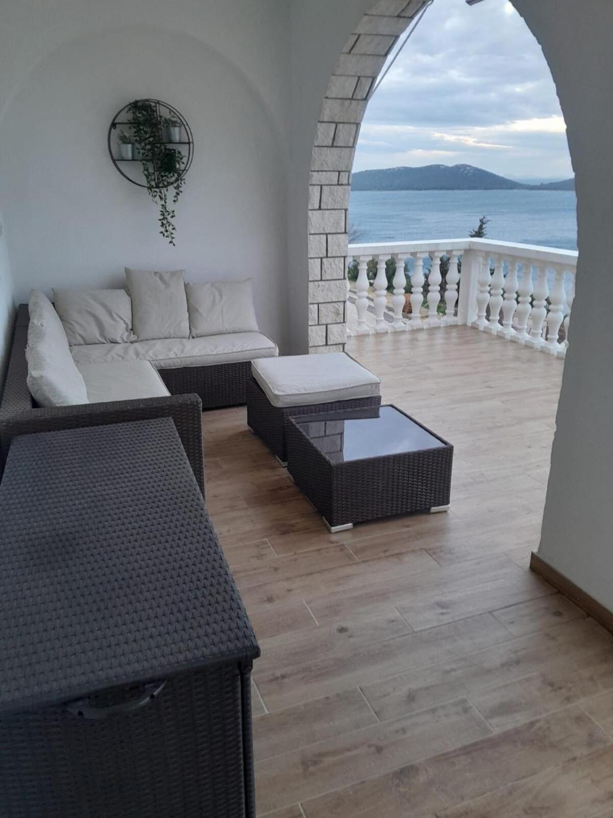 Apartments Josip Drage Exterior photo